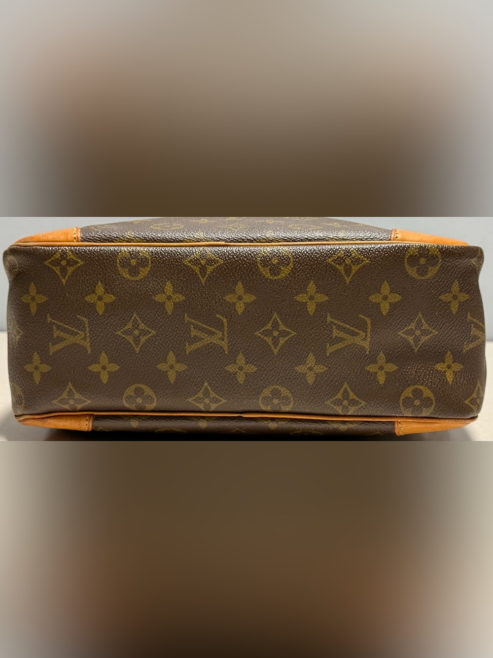Louis Vuitton Vintage Danube GM
Monogram Canvas Leather - Picture 5 of 17